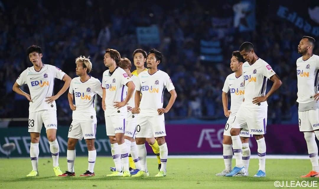 サンフレッチェ広島さんのインスタグラム写真 - (サンフレッチェ広島Instagram)「. ⚽明治安田生命J1リーグ第30節　試合結果⚽ 川崎フロンターレ　2-1　サンフレッチェ広島 前半：1-0 後半：1-1 【得点者（広島のみ）】レアンドロ・ペレイラ  同点に追いついた直後に逆転弾を許し、惜しくも上位対決を制することができず、悔しい敗戦となりました。 アウェイゲームながらも、最後まで熱いご声援をありがとうございました。  #荒木隼人 選手 #野上結貴 選手 #レアンドロペレイラ 選手 #sanfrecce #ICHIGAN」11月2日 18時53分 - sanfrecce.official