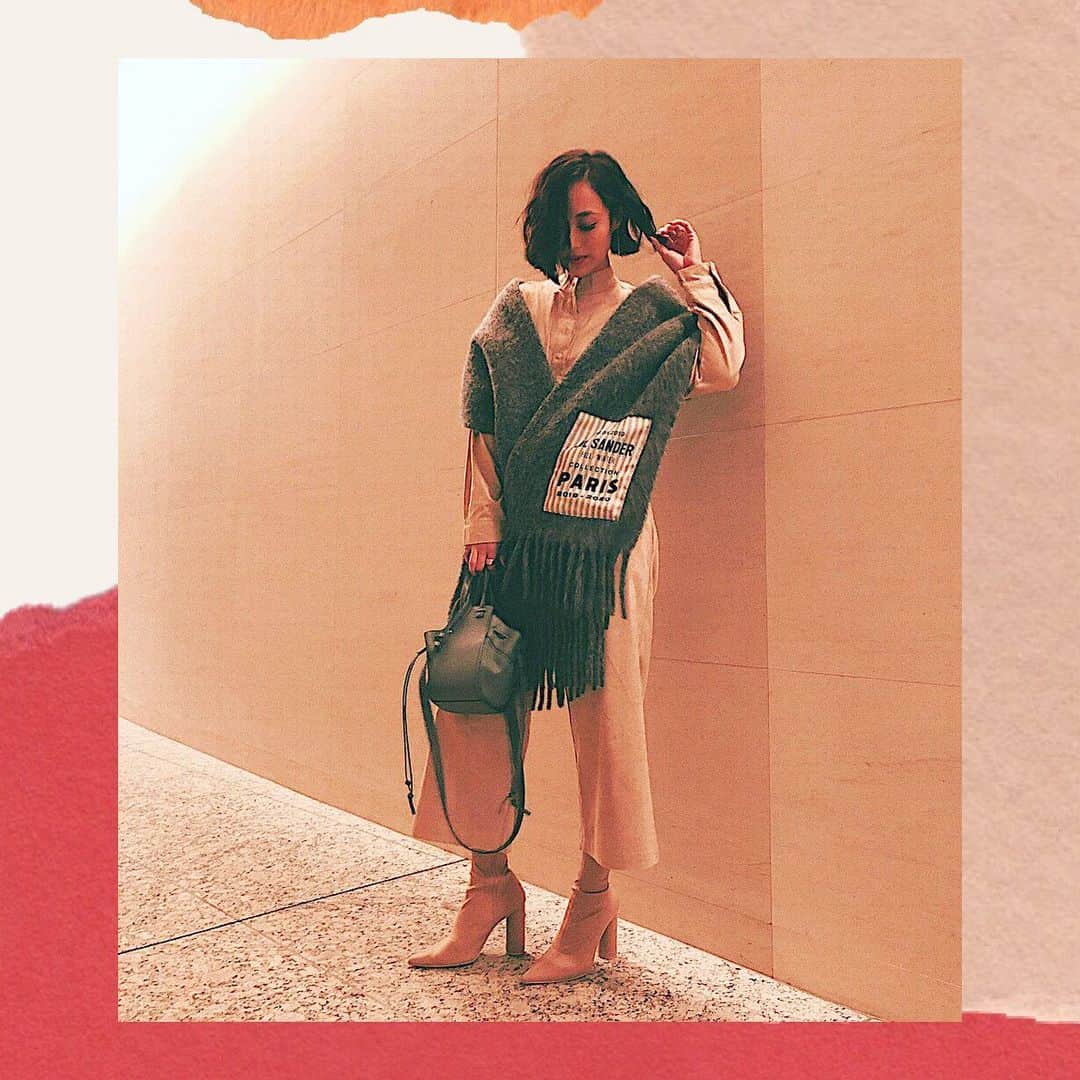 RisaWisteriaのインスタグラム：「Fake suede jump suits💕  ベージュにベージュブーツな日🤗  #awfashion#fashion#ootd#aw2019#aw#loewe#bag#boots#shoes#beige#jilsander#jumpsuits」
