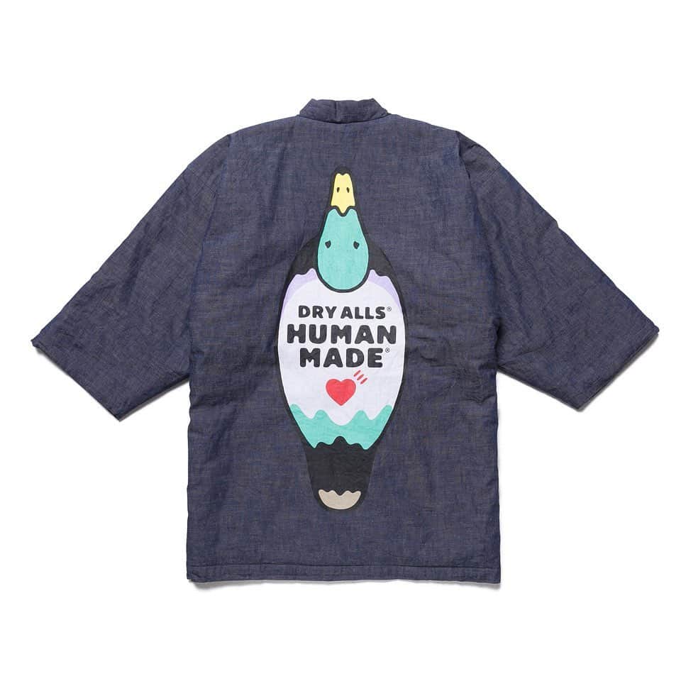 HUMAN MADEさんのインスタグラム写真 - (HUMAN MADEInstagram)「"HANTEN" now available in store and online. www.humanmade.jp  シャンブレー素材の半纏です。 ライニングは中綿入りなので、アウターとしてもシャツとしても羽織れるユニークなデザインです。 Japanese workwear style jacket with cotton lining and large back print graphic.」11月2日 11時03分 - humanmade
