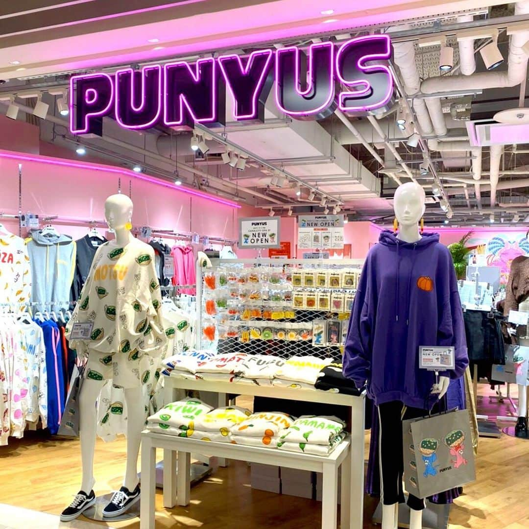 PUNYUSさんのインスタグラム写真 - (PUNYUSInstagram)「. PUNYUSキャナルシティオーパ店(博多) NEW OPEN🎉 . 限定アイテムに限定ノベルティ🍲 新作アイテムも多数ご用意しております😇❤️✨ . キャナルシティオーパ店2階にて ご来店お待ちしております🎵 . #punyus #プニュズ #ぷにゅず #watanabenaomi #渡辺直美 #fashion #japanfashion #look #streetfashion  #canal #canalcity #キャナルシティ #博多 #福岡 #newopen #SHIBUYA109 #スカイツリー #ルミネエスト新宿 #横浜ジョイナス #あべのキューズモール #ルクア大阪 #名古屋パルコ #札幌パセオ #ZOZOTOWN #ONLINESHOP #internationalshipping」11月2日 11時17分 - punyus