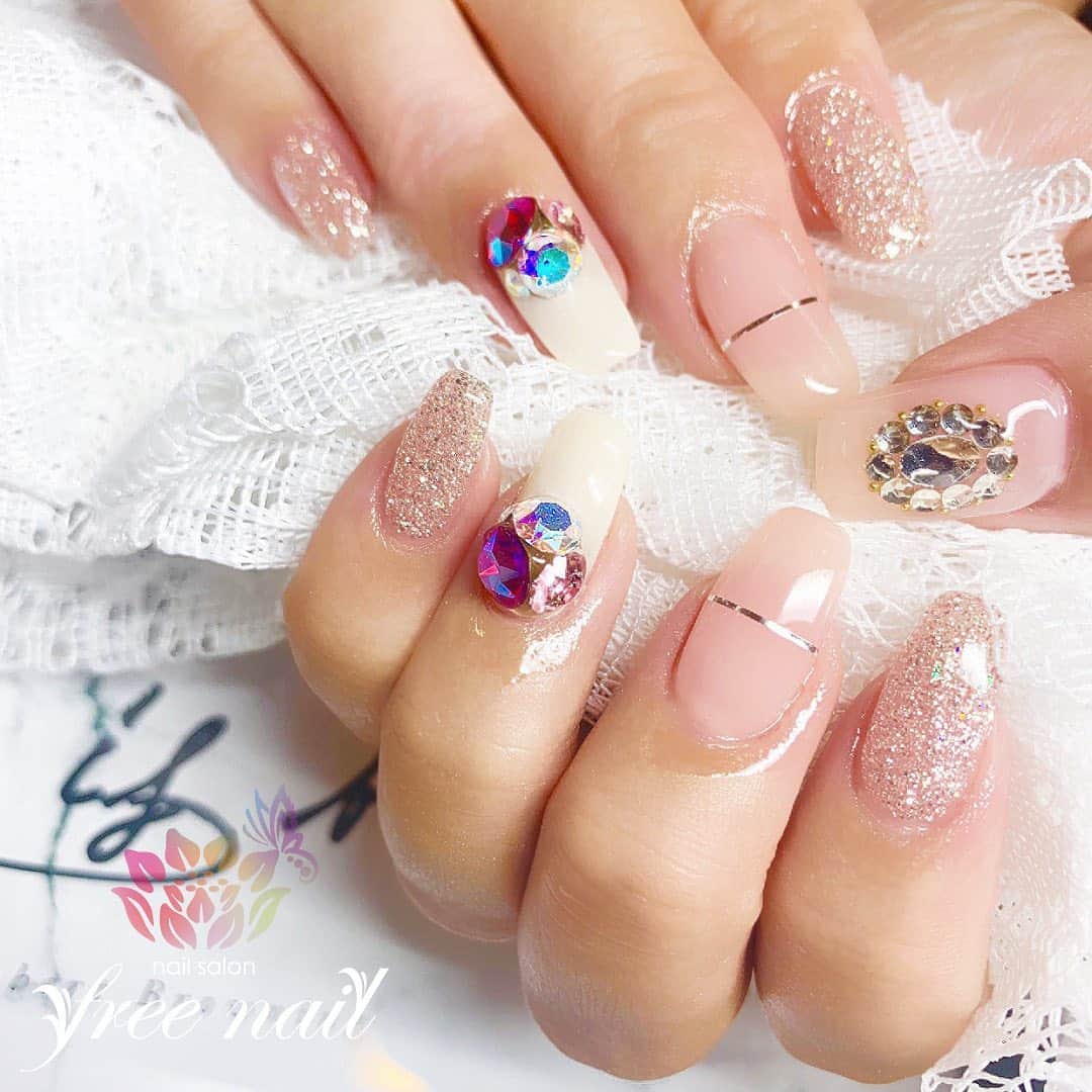 free nail フリーネイルのインスタグラム：「. お客様ネイル💅🏻🎃✨ . ちゅるるんピンクネイル💗✨ . モテネイル🥺💗 . ご来店ありがとうございました🙇🏻‍♀️🙇🏻‍♀️🙇🏻‍♀️💗 . #ネイル #フリーネイル #ネイルアート #ジェルネイル #ネイルサロン #大阪ネイルサロン #ネイルデザイン #ネイルチェンジ #クリスタルピクシー #クリスタルネイル #ラインテープ #ビジューネイル #ピンクネイル #デザインネイル #シンプルネイル #トレンドネイル #スクエアネイル #秋ネイル #美甲 #日式美甲 #日式美甲胶  #日本美甲师 #日本美甲老师  #美甲上课 #日本胶 #autumnnails #nailsart #nailsdid #newnails #freenail」