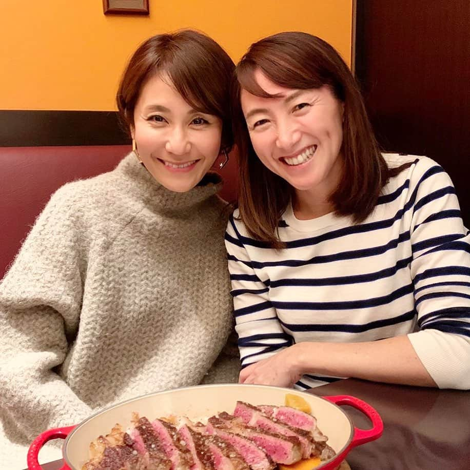 杉山愛さんのインスタグラム写真 - (杉山愛Instagram)「あっことお肉🥩🍷🥩🍷🥩 私のお気に入りのレストランで✨  仕事でこちらに来ているあっこと💛 久しぶりにたっぷり語ってガッツリ食べて😋 楽しいディナータイム🍽 あっという間に時間が過ぎていきました〜🤭 今日もお仕事頑張るぞーーーーーっ💪」11月2日 11時27分 - aisugiyamaofficial