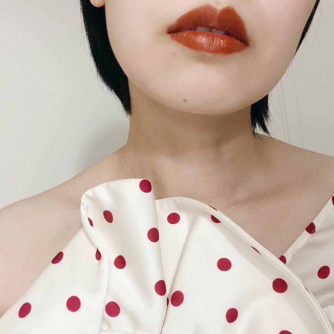 mixmatchisthekeyのインスタグラム：「perfect imperfect lips @lorealmakeup 446」