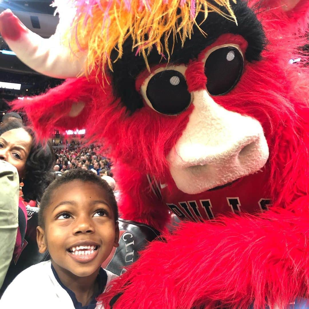 ヒル・ハーパーさんのインスタグラム写真 - (ヒル・ハーパーInstagram)「#Courtside for @drose return to #unitedcenter Close game. #Bulls won. But fans chanted #mvp and showed #DRose much well deserved love! Pierce loved #bennythebull!! #Chicago @detroitpistons @chicagobulls」11月2日 11時50分 - hillharper