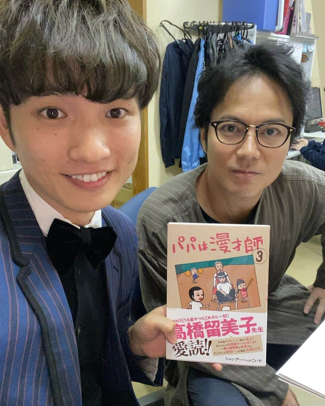 洲崎貴郁さんのインスタグラム写真 - (洲崎貴郁Instagram)「こいでさんの 「パパは漫才師」3巻ゲットしました！！！ ほっこりするし家族ってええなぁ。。。 #パパは漫才師 #シャンプーハットこいで さん #嬉しくて心なしかエロそうな笑みを浮かべてしまいました」11月2日 11時44分 - runnysuzaki0504