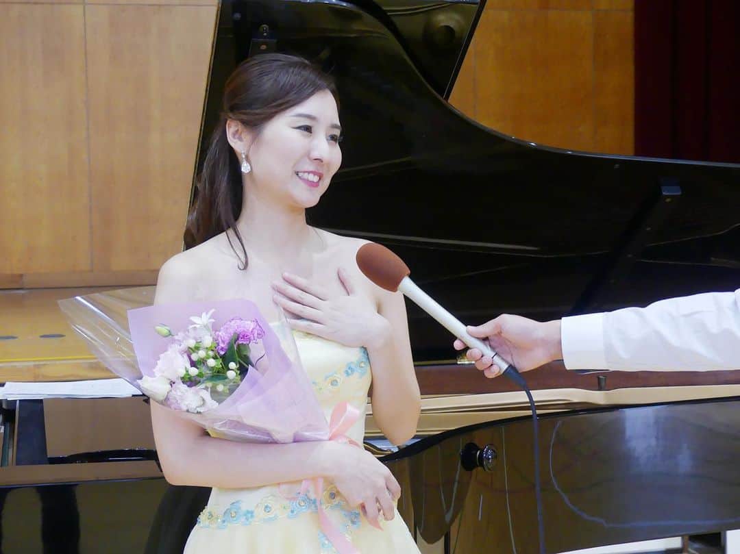 森本麻衣のインスタグラム：「日本海テレビさんの取材📺 . . . . #maimorimoto#piano#pianist#japan#tv#nihonkaitv#tottri#interview#🎤#🎹#dress#👗#concert#attheschool #steinwayandsons  #森本麻衣#ピアニスト#ピアノ#インタビュー#日本海テレビ#鳥取#コンサート#訪問#支援学校#フコク生命#スタインウェイ#ありがとうございました💓」