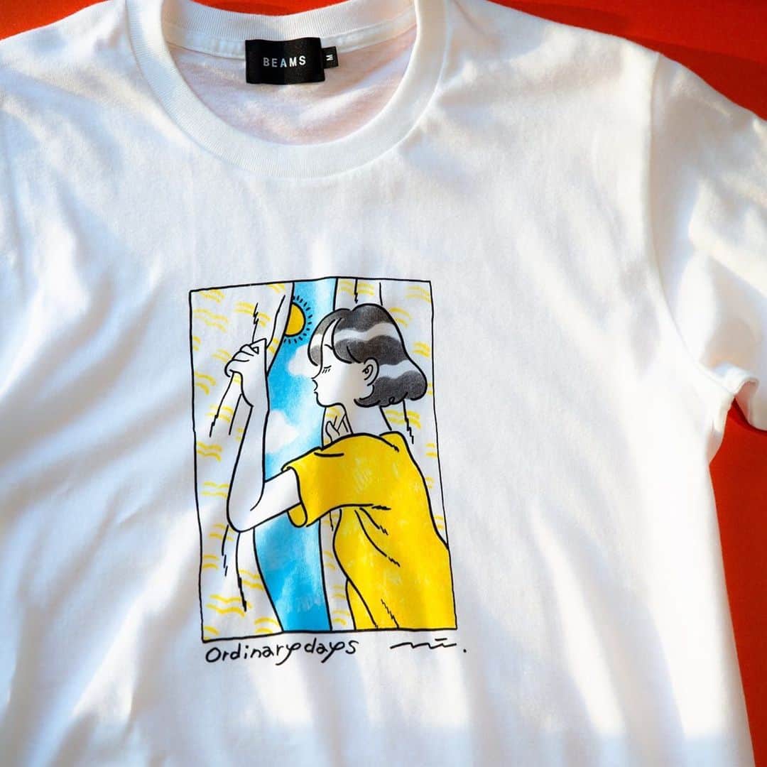 のインスタグラム：「『Ordinary days』 たなかみさき × BEAMS  Charity T-Shirt  令和元年台風第19号で被災された皆様に、謹んでお見舞い申し上げます。  BEAMSは、関東地方や甲信地方、東北地方などに甚大な被害をもたらした令和元年台風第19号の被災地へ支援を届けることを願い、チャリティーTシャツを国内全店(*1)にて11月中旬に発売します。先駆けて、本日11月2日（土）より公式オンラインショップと全国店舗(*2)で予約受付を開始します。(*1)一部店舗除く (*2)アウトレット店舗除く  Tシャツのデザインは、人の叙情をモチーフに何気ない日常の一コマを優しいタッチで描く作品で人気のイラストレーター・たなかみさき @misakinodon による描き下ろしです。一日でも早く平穏な日常が戻りますように、との思いをこめて「Ordinary days」という言葉を添えました。  販売価格 ¥3,000円（税込み）  ご購入いただく1枚毎に1,500円を、被災地への支援金として緊急支援活動を行う公益社団法人CIVIC FORCEへお渡しします。  @beams_official #たなかみさき #beams #チャリティー #Tシャツ」