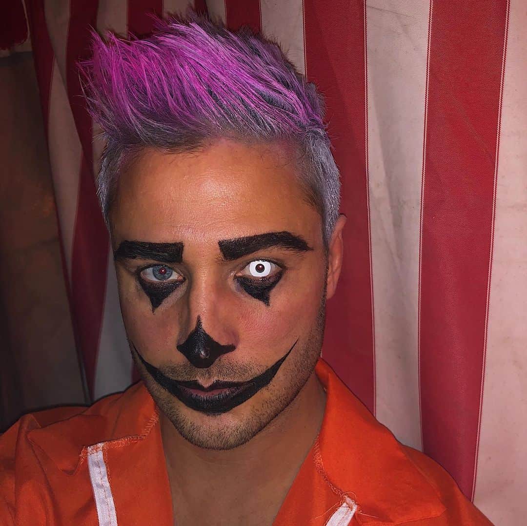 マイケル・シャンクのインスタグラム：「Good night with good friends. Yes, I did my own make up 🎃」