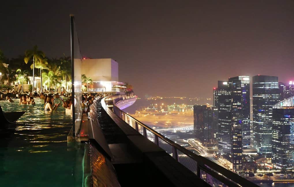 山口夏実さんのインスタグラム写真 - (山口夏実Instagram)「シンガポールの夜景🇸🇬 すっごく綺麗😭😭💕 今日はのんびり朝からプールに行って植物園✊🏻🥗 全然調べずに来ちゃったから、シンガポールのオススメあったら教えて下さい🥺💛 ＊ ＊ #singapore #シンガポール旅行 #シンガポール#マリーナベイサンズ #marinabaysands #女子旅#タビジョ#トレーニング#workout」11月2日 12時35分 - natsumi19910625