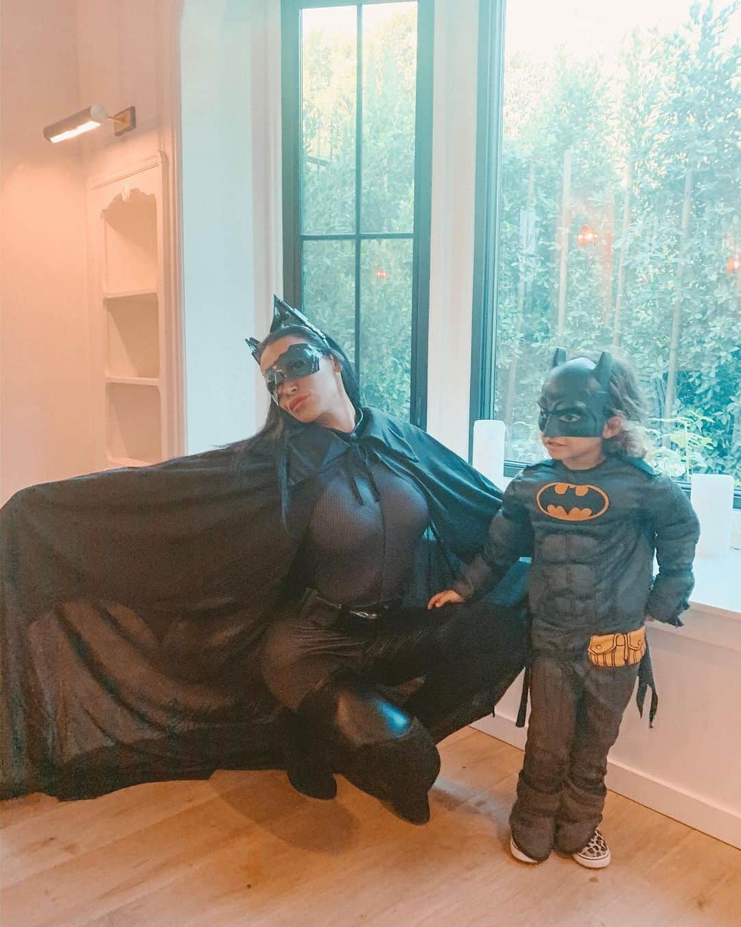 ナヤ・リヴェラさんのインスタグラム写真 - (ナヤ・リヴェラInstagram)「Batman and Batgirl. The perfect duo」11月2日 13時03分 - nayarivera