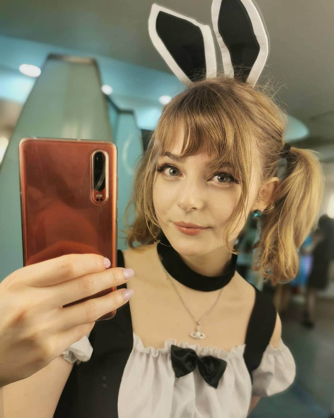 Ella Freyaのインスタグラム：「When you can't handle the pain, die and rebirth.」