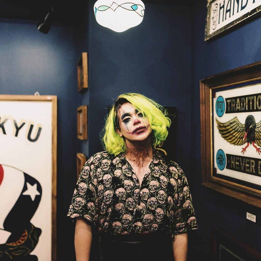 のインスタグラム：「Happy Halloween 2019 👻  #お気に入りのラテックススカートがメタメタに破れた日」