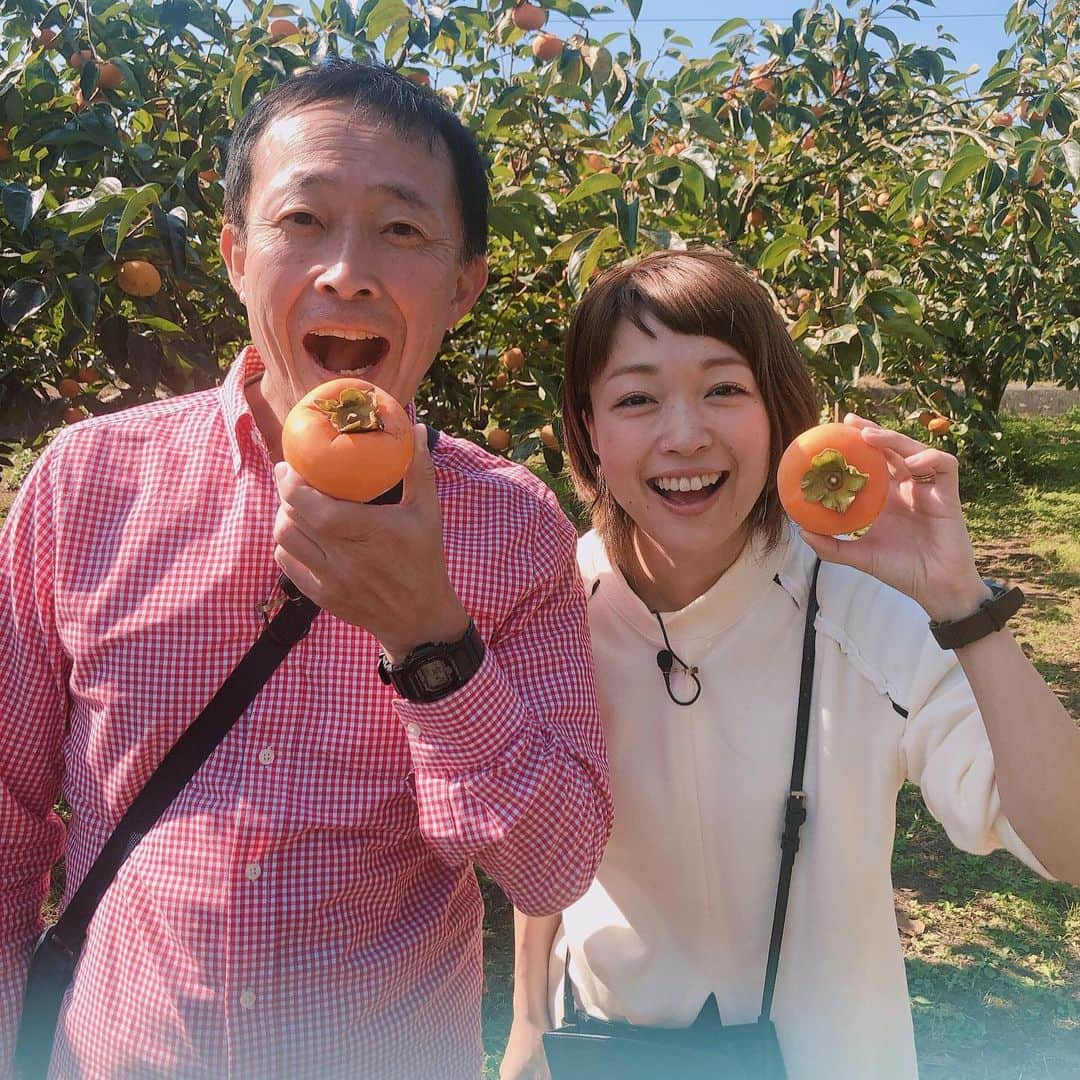 小雪さんのインスタグラム写真 - (小雪Instagram)「今日は沢田さんとロケ😊 幸二と小雪のふたりinうきは🌿 柿狩りしてます🌞 11月6日水曜日のサワダデースで放送予定です🌸  #このあと勝手にルービー飲みます🍺🥳」11月2日 13時36分 - koyuki2