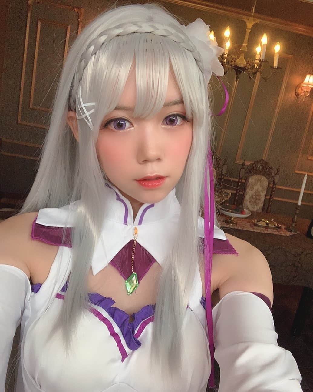 千田麻実のインスタグラム：「エミリアたん🧝🏻‍♀️🔮⠀ メイクも衣装も撮影も全てお姉ちゃんと一緒に…初心者すぎてほぼお姉ちゃんに教わりながらのコスでした😂✨⠀ また何か別のもやってみたいな〜〜！⠀ ⠀ #reゼロから始める異世界生活 #reゼロ #リゼロ #エミリア #コスプレ #エミリアコスプレ #ハロウィン #halloween2019 #costume #halloweencostume」