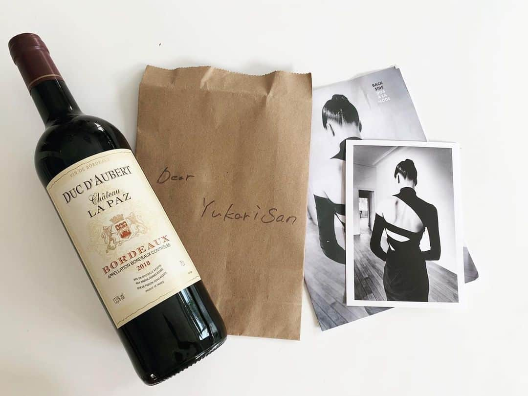 大田由香梨さんのインスタグラム写真 - (大田由香梨Instagram)「An important family brought me a nice wine from Paris 🇫🇷 thanks @__cemcinar__ @shinyakuraoka  #ChateauLAPAZ  @organic_table_by_lapaz のみんなで大切な日に頂きましょう🍷　#平和を願う🕊  #Peace #lapaz」11月2日 13時49分 - otayukari