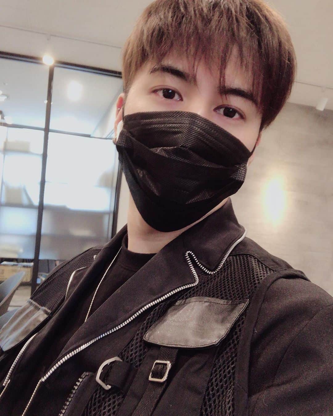 サンミンのインスタグラム：「감기 조심🤭」