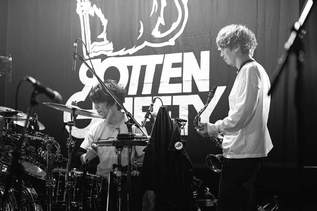 HIROSHIのインスタグラム：「20th Anniversary Beginning of the Story 〜We are ROTTENGRAFFTY〜  新潟LOTS HEY-SMITH photo by @kawado_photo ありがとう。」