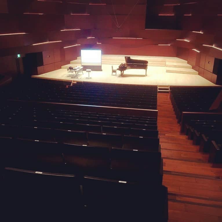 金子三勇士さんのインスタグラム写真 - (金子三勇士Instagram)「Giving a lecture at the brand new bldg of #TokyoCollegeofMusic #Nakameguro #Tokyo #music #education #college #lecture #piano #pianist #SteinwayArtist #MiyujiKaneko #東京音楽大学 #中目黒キャンパス #新校舎 #講義 #レクチャー #ピアノ #ピアニスト #金子三勇士」11月2日 14時56分 - miyujikaneko_official