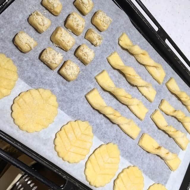 馬場悠企さんのインスタグラム写真 - (馬場悠企Instagram)「Making cookies in ABC cooking  楽しいクッキー作りでした😊 台所に一切立たない自分。 そんな自分がクッキーを作ってもそれなりの形になる！ 美味しさも十分😁👍 次回はチーズケーキ作ります‼︎ 楽しみに✨  #abcクッキング #abccooking #バンコク #bangkok #セントラルワールド #centralworld #お菓子作り #デザート作り #タイ人と一緒に学ぶ #自分不器用なんで #人より遅め #twitter #facebook #instagram」11月2日 15時06分 - yuki_bamba32