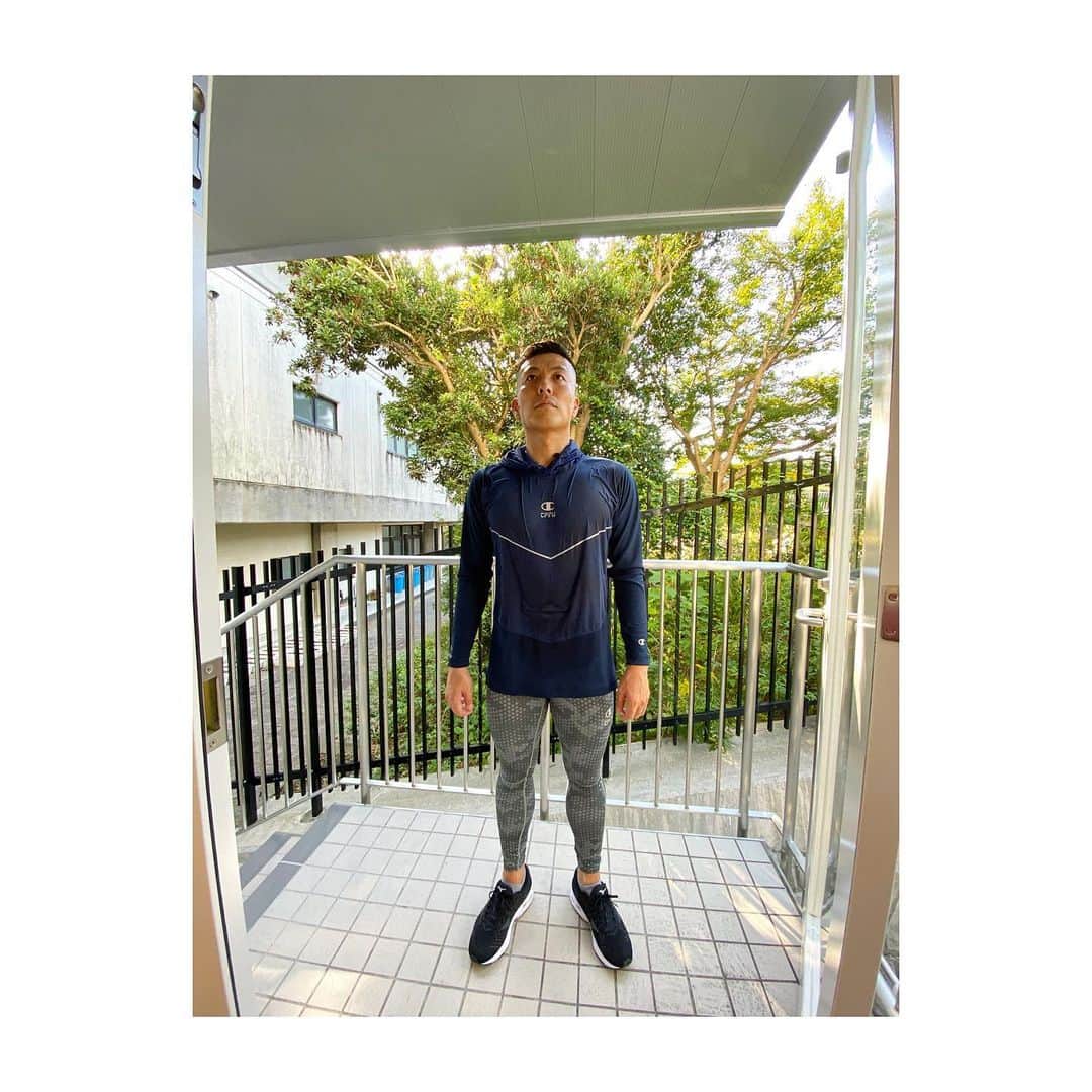 寺内健のインスタグラム：「肌との一体感、吸汗速乾性抜群なので走るにはもってこいの今季モデル。 #champion #champion_jp #cpfu」