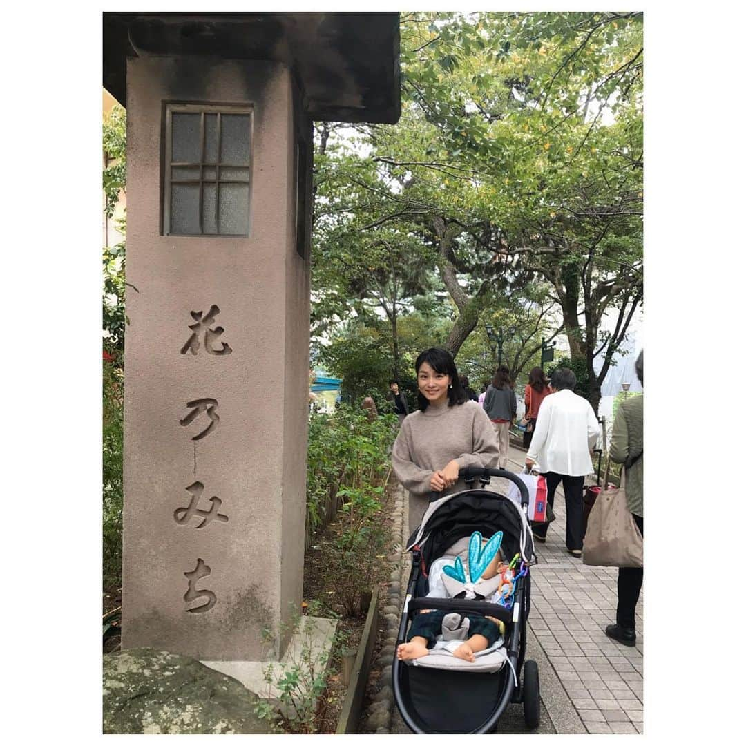 去来川奈央さんのインスタグラム写真 - (去来川奈央Instagram)「. 花乃みち🌿🍁 月組「I am from Austria」観劇🌞✨ . 故郷を想う気持ち、オーストリアの古くからの歴史や風土が舞台の上で再現されていて セットや衣装、演出も底抜けに明るいのに、後で振り返るとずんと心に残る、とても深い作品に出会えました💕 . #宝塚歌劇　#月組 #iamfromaustria #iafa  #花のみち」11月2日 15時38分 - nao.isagawa