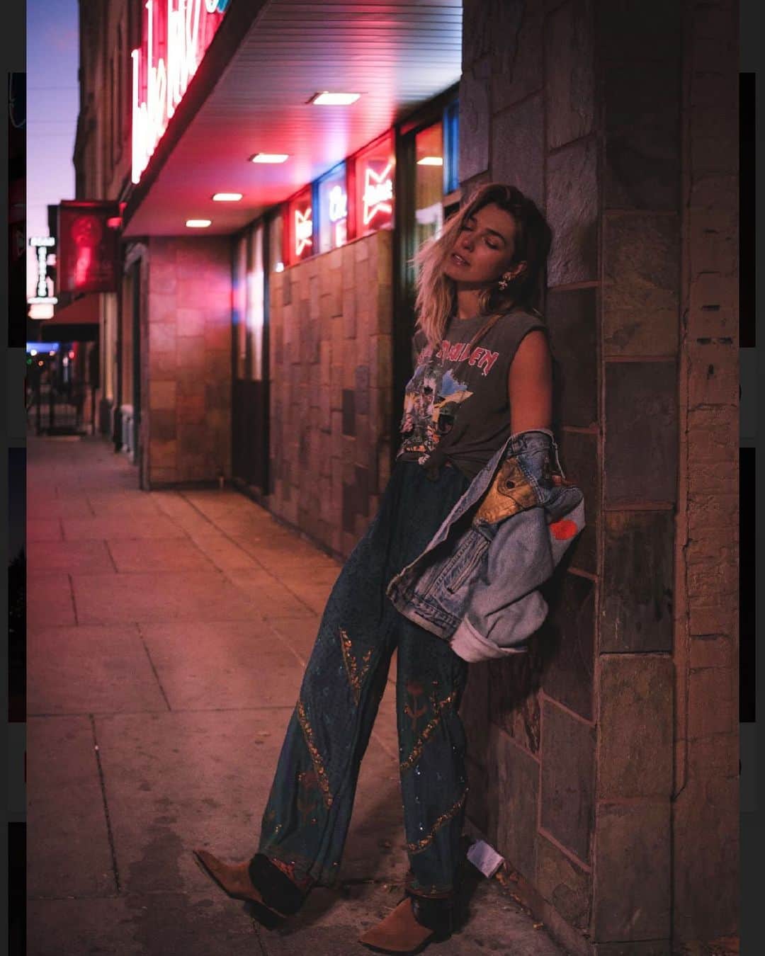 アシュリー・ハートのインスタグラム：「Drunk on love 🧡」