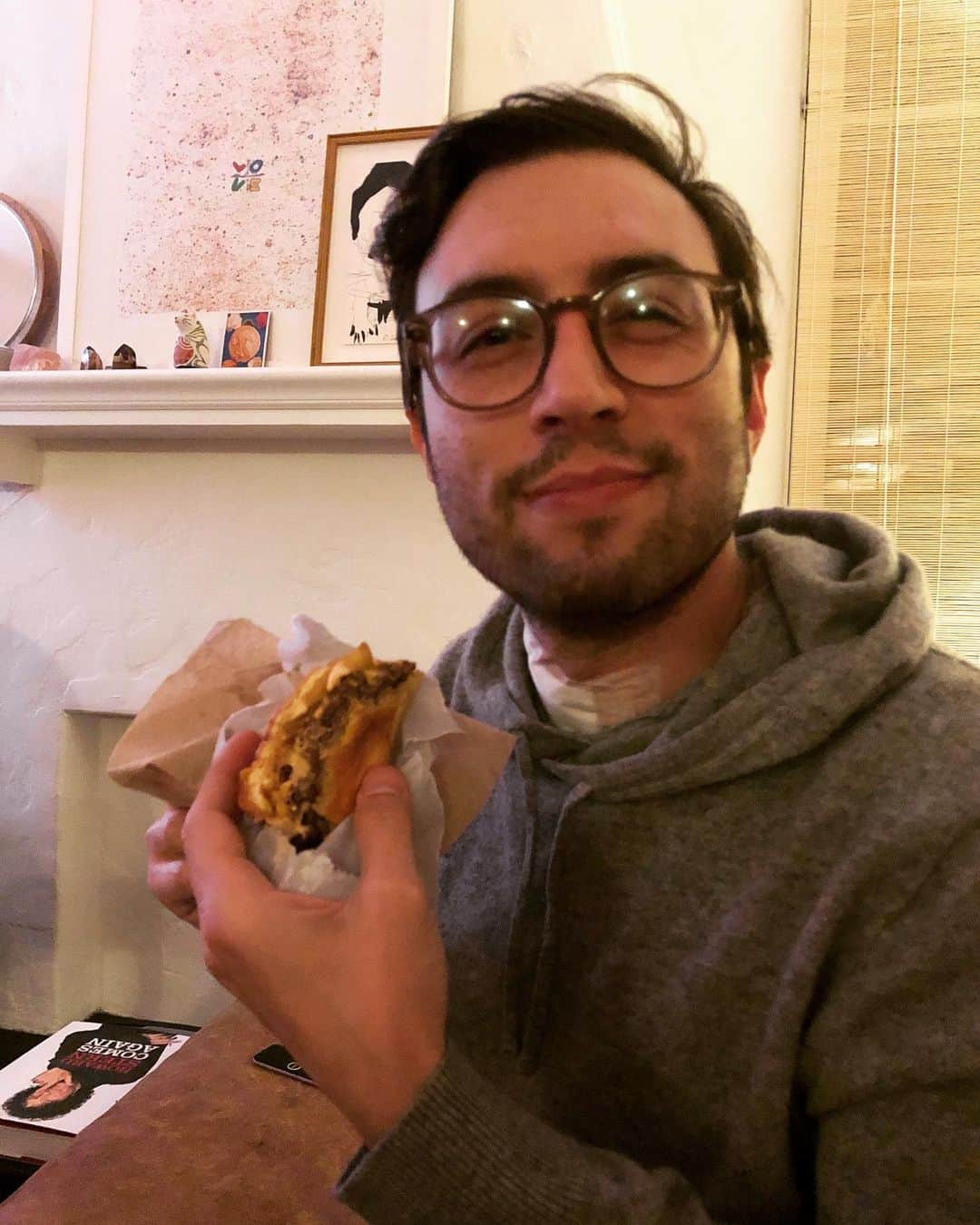 クリスティン・ウッズのインスタグラム：「He’s a real favorite 💖🍔 Now bionic」