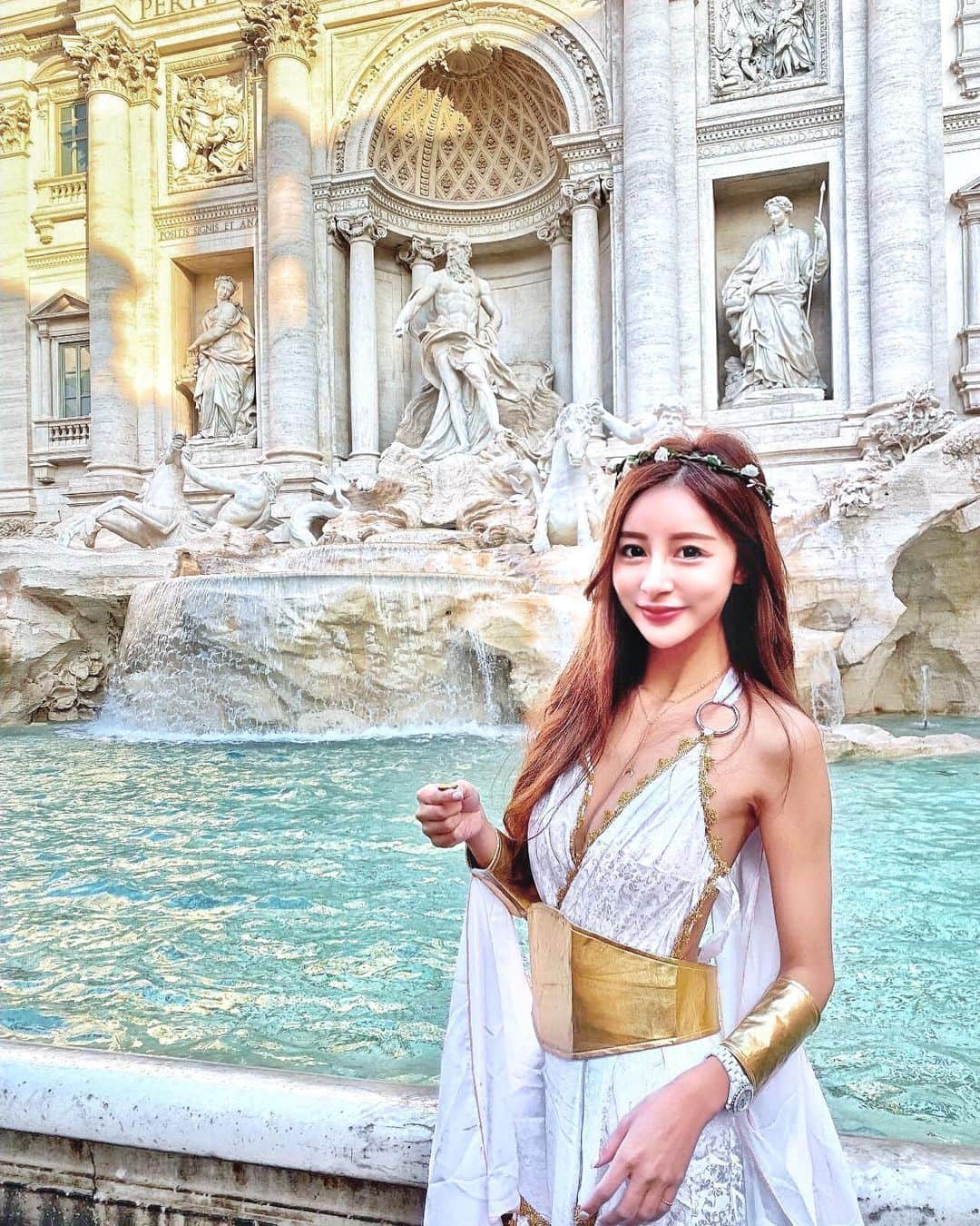 リタ（瑞塔兒）さんのインスタグラム写真 - (リタ（瑞塔兒）Instagram)「少女手中的銀幣沉入池裡⛲️ 她的表情像漣漪那麼透明美麗🎵🇮🇹 #taipei#taiwan#taiwanese#taiwanesegirl#relax#ritakao#love#enjoy#smile#china#sunshine#summer#selfie#afternoontea#afternoon#hot#summer#vacation#goodmood#new#beauty#travel#travelblogger#Italy#Rome#colosseo#colosseum#fontanaditrevi」11月2日 15時51分 - love_ritakao
