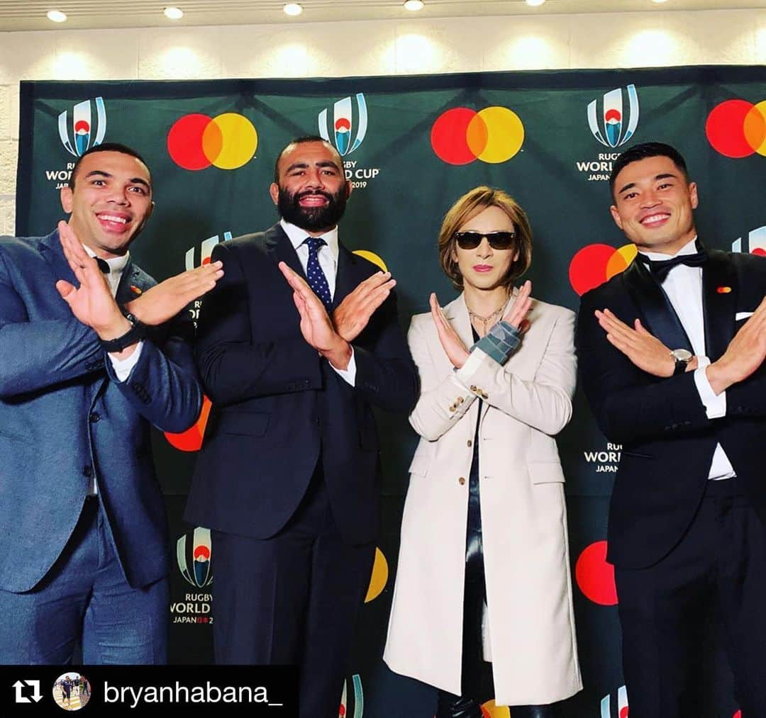 YOSHIKIさんのインスタグラム写真 - (YOSHIKIInstagram)「Thank you for coming to the show last night!  I'll be at the @rugbyworldcup final! @bryanhabana_ @michael_leitch @yamadakihito  昨夜ショーに来てくれてありがとう！ 今日 @rugbyworldcupjp の決勝戦観に行きます！#yoshiki  Repost: @bryanhabana_  Incredible listening to the absolutely brilliant @yoshikiofficial perform live in front of an intimate audience thanks to @mastercard.」11月2日 16時02分 - yoshikiofficial