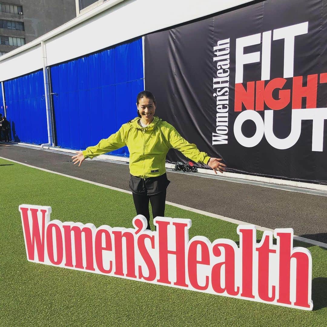 のインスタグラム：「Woman in Sports  第2回の授賞式がスポル品川大井町テニスコートで行われました。 私は審査委員長を務めさせていただいています。  参加者の方々は今日は1日、トレーナー5人全員による DAY TIME MAINE SESSION でさまざまフィットネスを体験。 https://sp.womenshealth-jp.com/fit-night-out/」