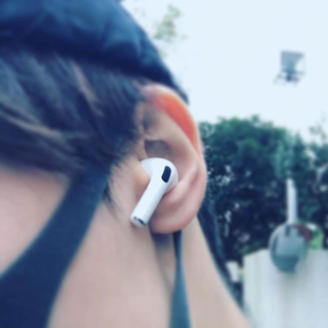 荒木次元のインスタグラム：「AirPods Pro、届いた 現状快適」