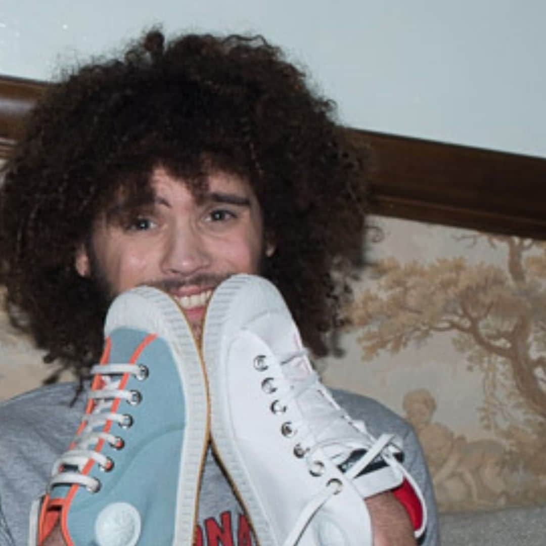 のインスタグラム：「Friendship is like...⁠ #komrads #1of3 #sneakerlovers」