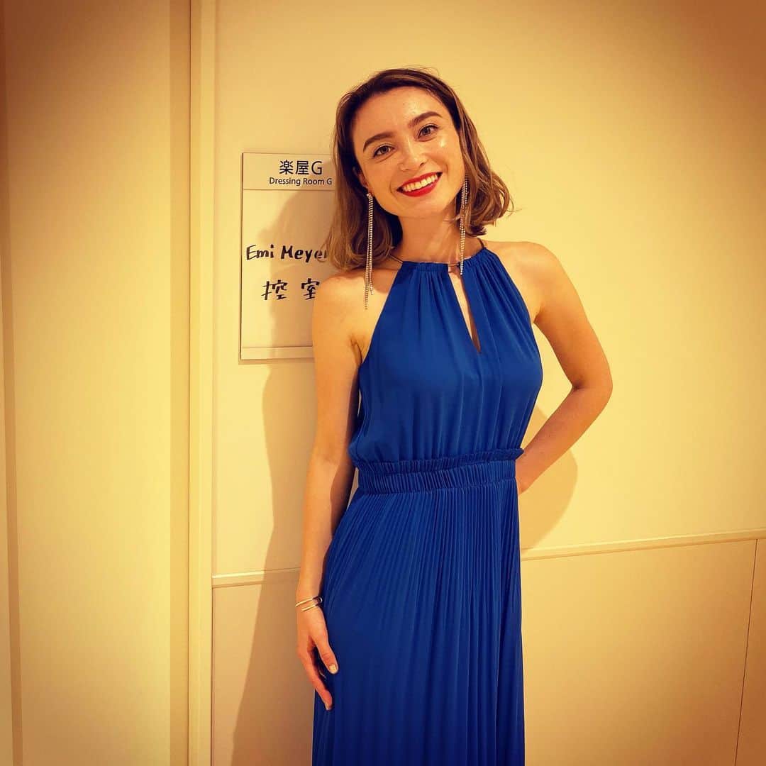 エミ・マイヤーのインスタグラム：「Behind the scenes of the 東京建物 commercial 🤳」