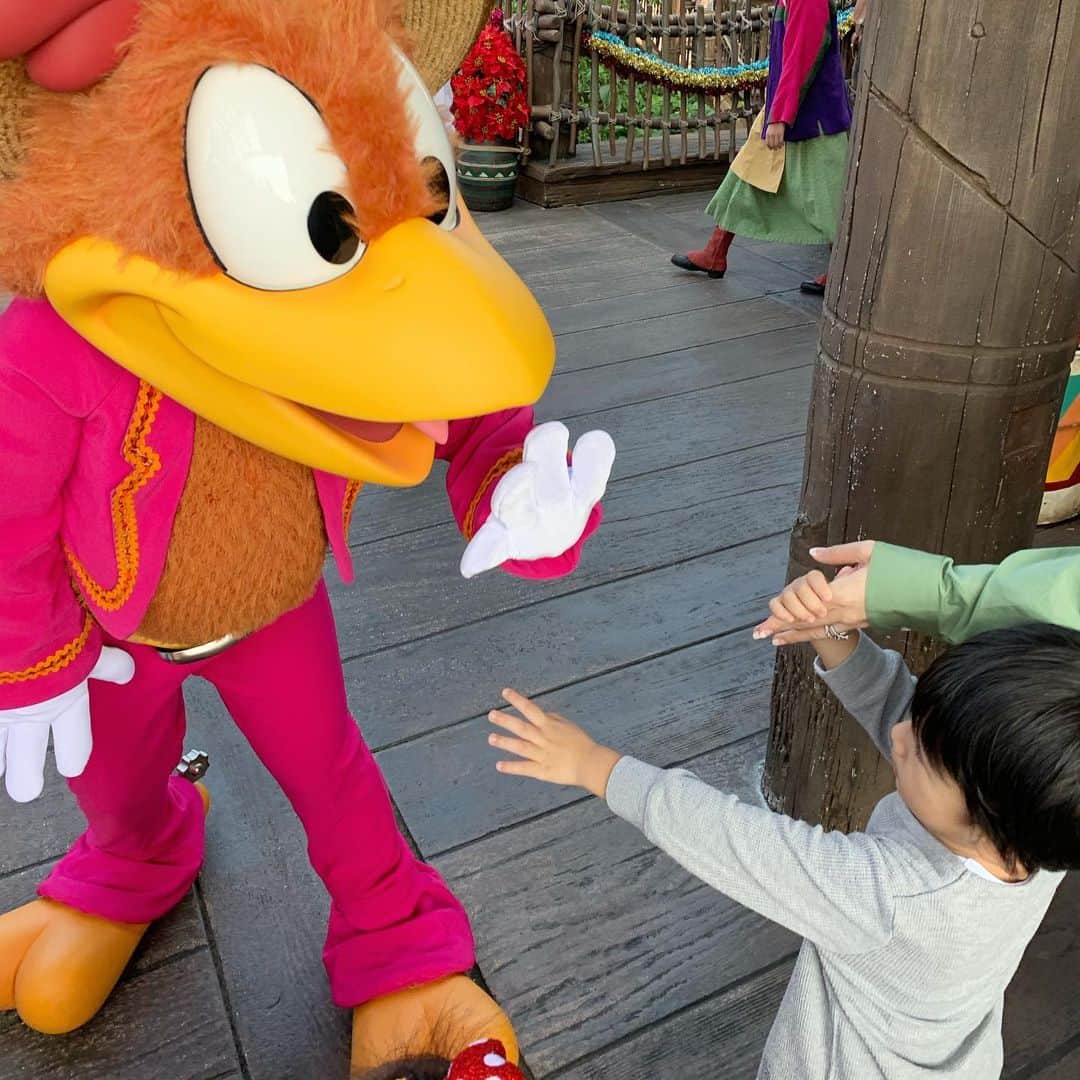 小堀ケネスさんのインスタグラム写真 - (小堀ケネスInstagram)「幸せディーン君！ この笑顔を見るために鬼ママとパパは何でもしてあげちゃう親バカです。😅 Happy Dean Dean!  Disney makes his World Go Round! 😄  #notdrunk #littledean #mommy #minifamilyvacation #tokyodisneyland #tokyodisneysea #happytimes #ディーン君#鬼ママ#パパ#プチ家族旅行#東京ディズニーランド#東京ディズニーシー#笑顔いっぱい#日々感謝  @mariakamiyama」11月2日 17時22分 - kenkob0903