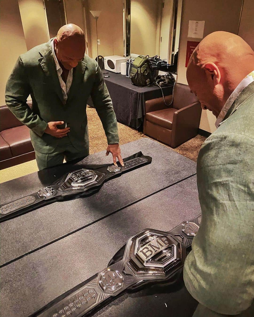 ドウェイン・ジョンソンさんのインスタグラム写真 - (ドウェイン・ジョンソンInstagram)「Cool moment before TONIGHT’s huge #UFC244 fight that the fight fans worldwide will watch.  I’ve had the honor of wearing many iconic wrestling titles around my waist.  This new @ufc BMF Title, is unique and truly one of a kind in that it actually transcends divisions and sport and it’s created from the foundation of something bad ass - street cred.  TONIGHT I present this BMF Title to the Baddest MF on the Planet.  @natediaz209 or @gamebredfighter.  Dade County or Stockton.  It’s. On.  #UFC244 #MasvidalDiaz #BMF  TONIGHT ON PPV! @hhgarcia41 📸」11月3日 4時20分 - therock