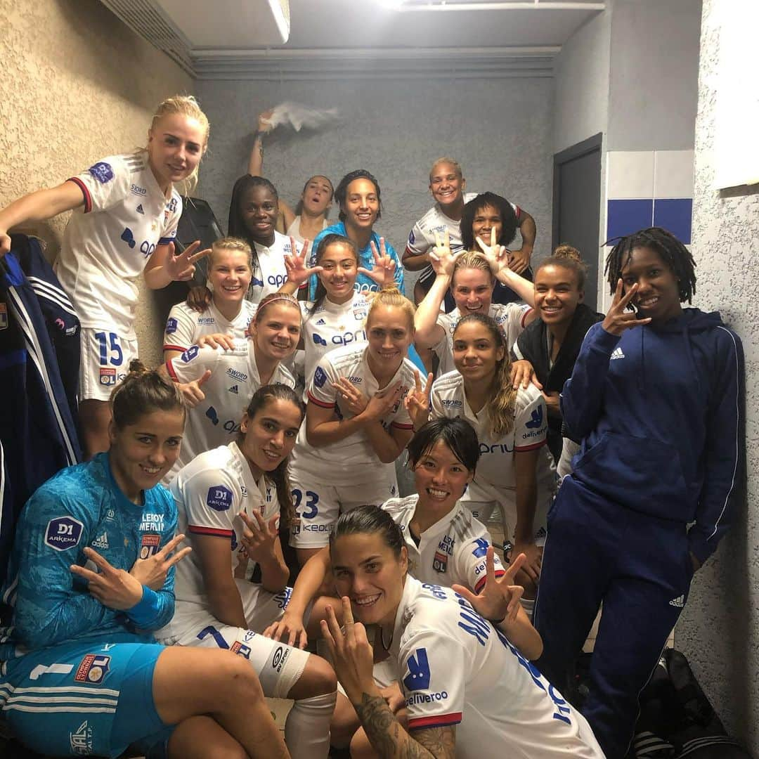 熊谷紗希さんのインスタグラム写真 - (熊谷紗希Instagram)「Belle victoire 3-0 contre Montpellier 🙌🏻Bravo la team @ol 🔴🔵 連戦終了👏🏻そして仲間に感謝😊❤️ #Family#BravolesFilles#連戦お疲れ様でした」11月3日 2時55分 - kumagai1017