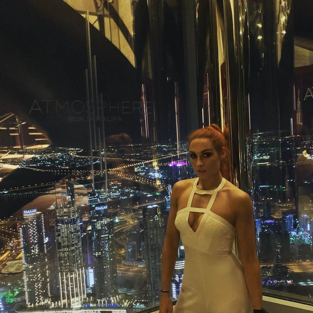 レベッカ・ノックスのインスタグラム：「On top of the world. #mydubai」