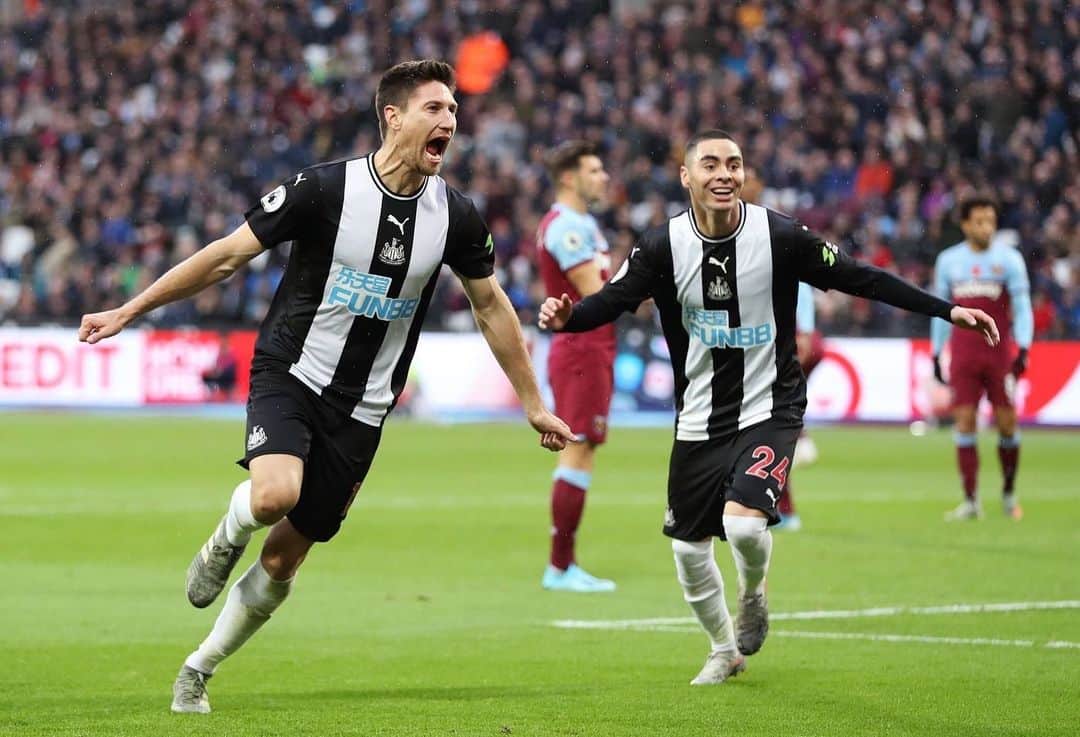 フェデリコ・フェルナンデスのインスタグラム：「3 points in the bag. Great effort from everyone in the team. Happy for the goal. ⚽️ #premierleague #westham #newcastle #upthetoon #argentina🇦🇷」