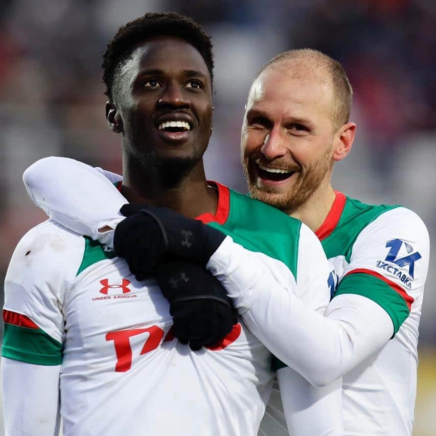 ベネディクト・ヘーヴェデスのインスタグラム：「Difficult conditions today and we just brought one point back to Moscow. Now we‘re looking forward to the next challenge against Juventus on wednesday. Let’s go @fclokomotiv @ederlopesoficial」