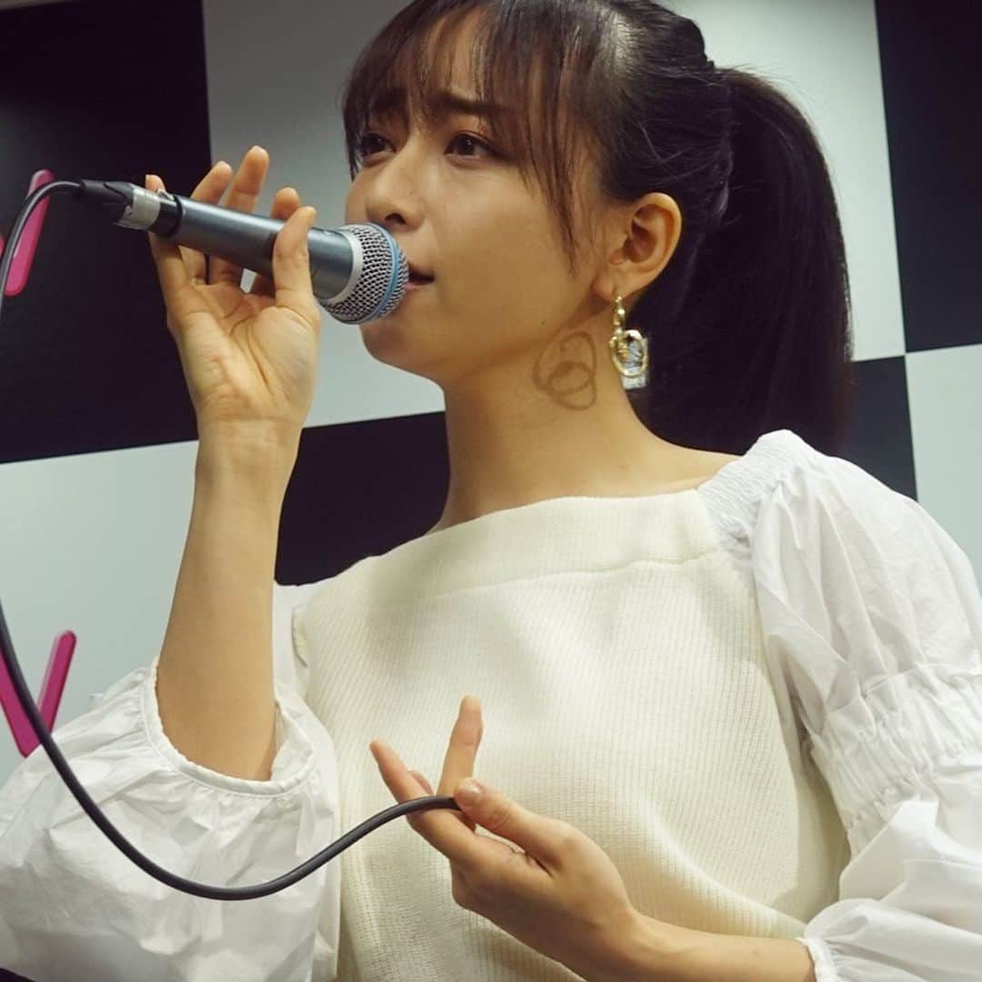 長谷川萌美さんのインスタグラム写真 - (長谷川萌美Instagram)「. . 今日と明日は名古屋でリリイベ！ 今日は、 HMV栄、HMVイオンモール熱田にて 歌わせて頂きました！🎤 ありがとうございました♡！ . . 一緒に歌ってもらえるのとても嬉しい！初めての方でも歌えてずっと歌ってくれるの楽しいです♪ 小さい子も可愛いかったー♡ .  #遠ラブ ミニライブは明日も名古屋にて！明日で今回の名古屋は最後です！ . ①13:00〜【HMVイオンモールナゴヤドーム前】 ②17:00〜【名古屋パルコ】 観覧無料です！ぜひお越し下さい☺︎♡ . .  #ビタスイ #bittersweet #live #ライブ #フリー #リリイベ #hmv栄 #hmvイオンモール熱田 #イオンモール熱田 #hmvイオンモールナゴヤドーム前 #名古屋パルコ #名古屋 #nagoya」11月2日 19時23分 - moemi_hasegawa