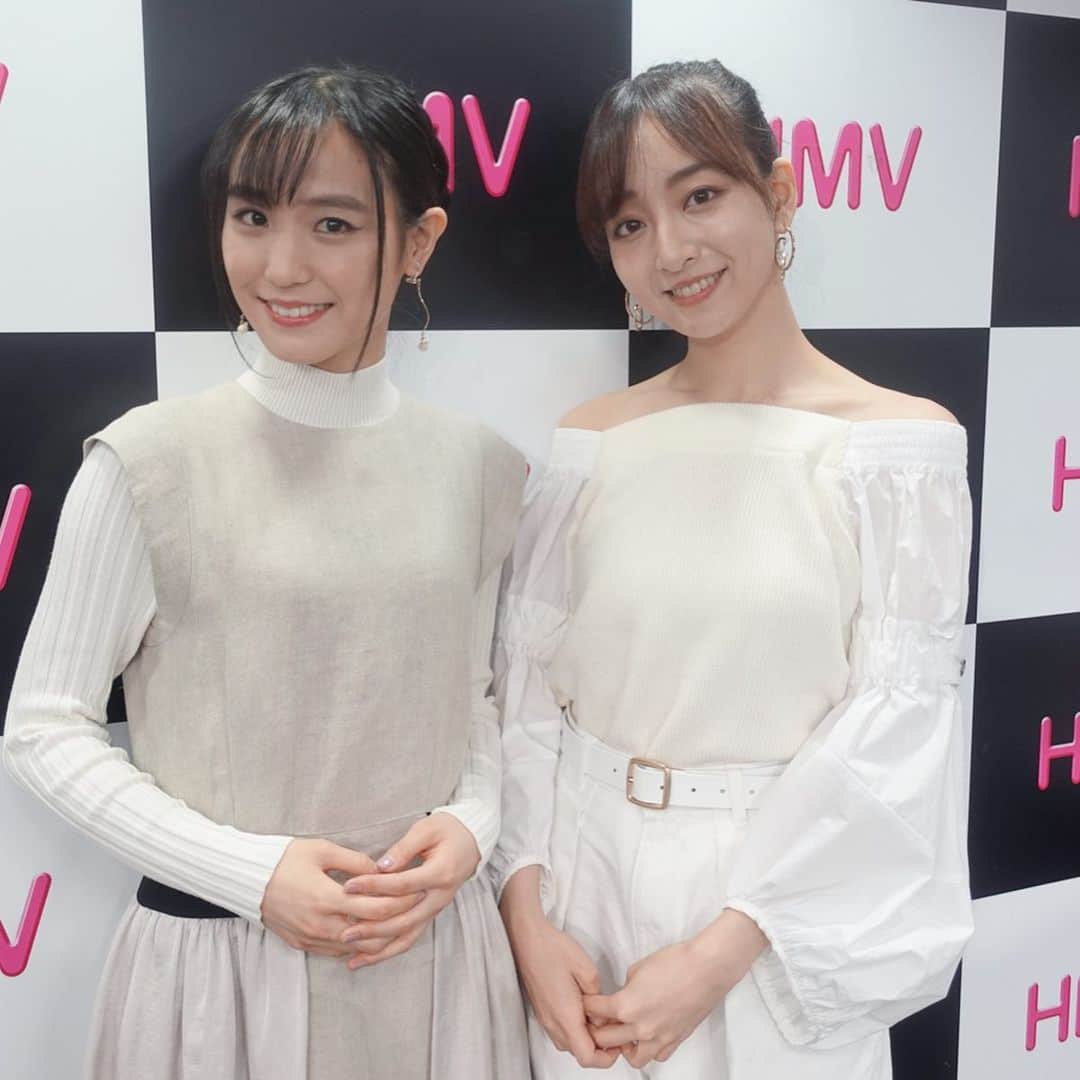 のインスタグラム：「. . 今日と明日は名古屋でリリイベ！ 今日は、 HMV栄、HMVイオンモール熱田にて 歌わせて頂きました！🎤 ありがとうございました♡！ . . 一緒に歌ってもらえるのとても嬉しい！初めての方でも歌えてずっと歌ってくれるの楽しいです♪ 小さい子も可愛いかったー♡ .  #遠ラブ ミニライブは明日も名古屋にて！明日で今回の名古屋は最後です！ . ①13:00〜【HMVイオンモールナゴヤドーム前】 ②17:00〜【名古屋パルコ】 観覧無料です！ぜひお越し下さい☺︎♡ . .  #ビタスイ #bittersweet #live #ライブ #フリー #リリイベ #hmv栄 #hmvイオンモール熱田 #イオンモール熱田 #hmvイオンモールナゴヤドーム前 #名古屋パルコ #名古屋 #nagoya」