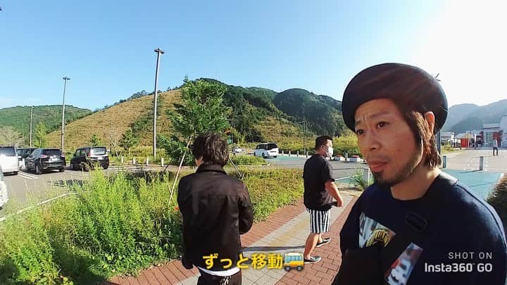 上中丈弥のインスタグラム：「‪渋滞はまったり抜けたり。まだ車に乗ってるよ🚌‬タケオもリーダーも本読んでる。久保ずっとマジでずっと寝てる。すげー ‪#イナ戦‬ ‪#イナズマ戦隊‬ #insta360go」