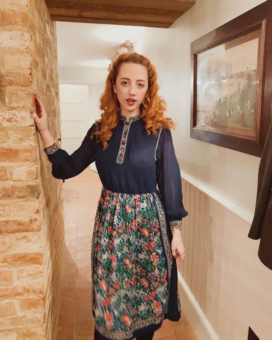 ベッキー・クルーエルのインスタグラム：「mid week work retreat at the farm 🐮 ⁣ - wore my new dress from @picknweight Covent Garden (vintage) 👗 ⁣ - tried clay shooting for the first time! ⛳️⁣ - beautiful cottage and cabin 🏡 - delicious food at @thelittlebell 🥘」