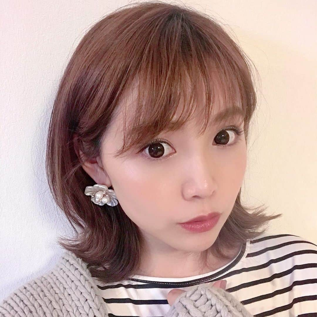 河内麻沙美さんのインスタグラム写真 - (河内麻沙美Instagram)「#pierce 🌟 ． ． LILIのゴムとお揃いのピアス😊🙌 すっごいお気に入り〜❤️ ． その他のピアスも全部どれも可愛くてほぼ毎日このどれか付けてる…😍 ハンドメイドでこんなに可愛いのが作れちゃうなんて…尊敬しちゃうなぁ🥰🥰 ． @marini.accessories  大ぶりなピアスが大好き🤗💕 見てみてね〜❤️ ． #ピアス#アクセサリー#mamagirl#ootd#fashion#accessory#ママトコ#ペアペアスナップ#ペアペア#リンクコーデ#親コーデ#おやこーで#親子link#ママライフカメラ#comonaファッション#comonaリンクコーデ#ハンドメイド#ママリ#キッズコーデ#キッズファッション#ママコーデ#ママファッション」11月2日 19時34分 - masamikouchi