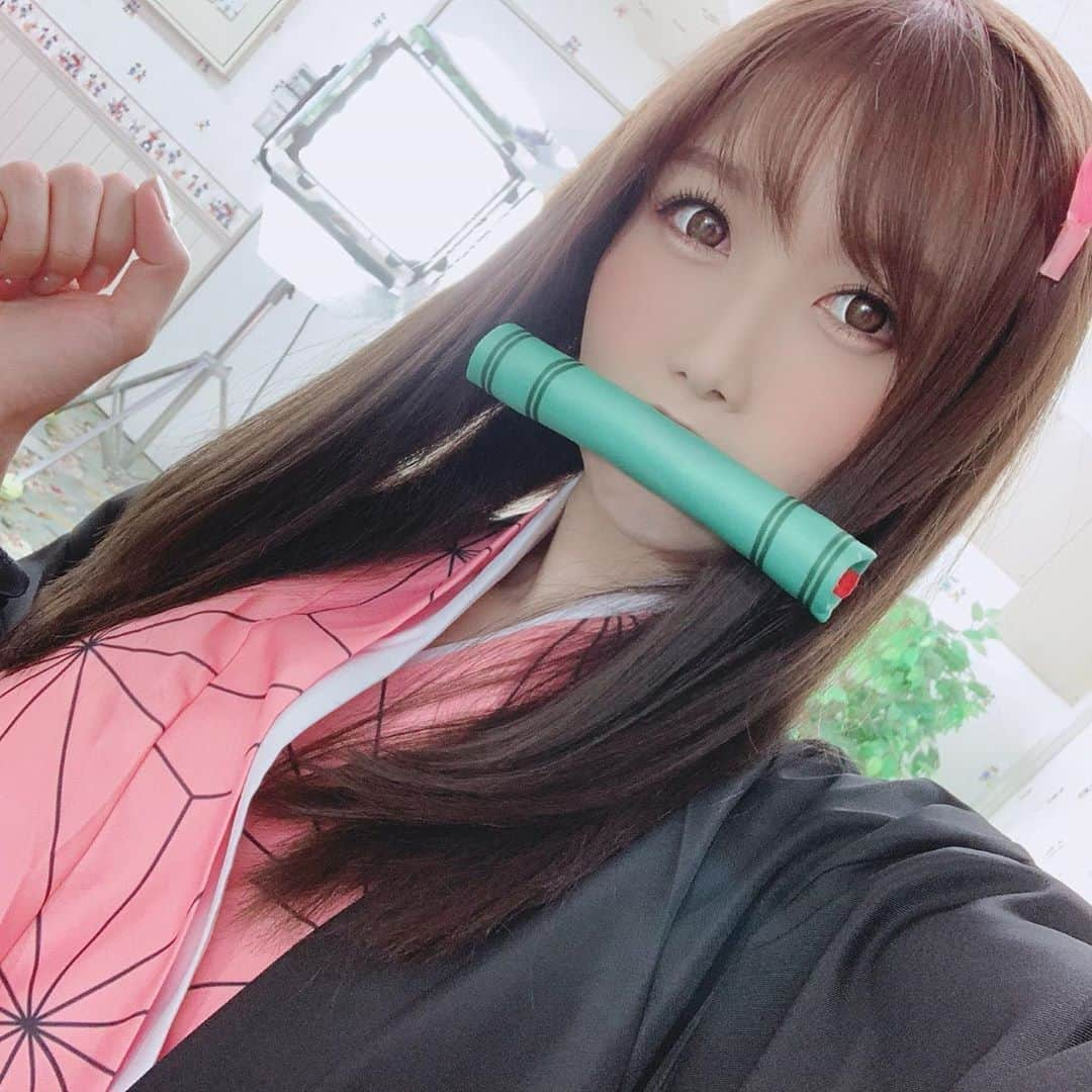 大槻ひびきさんのインスタグラム写真 - (大槻ひびきInstagram)「鬼滅の刃面白いよね😊 竹咥えてるとしゃべれないw #鬼滅の刃 #コスプレ #fashion #thankyou #japan」11月2日 19時40分 - yanhibi0221