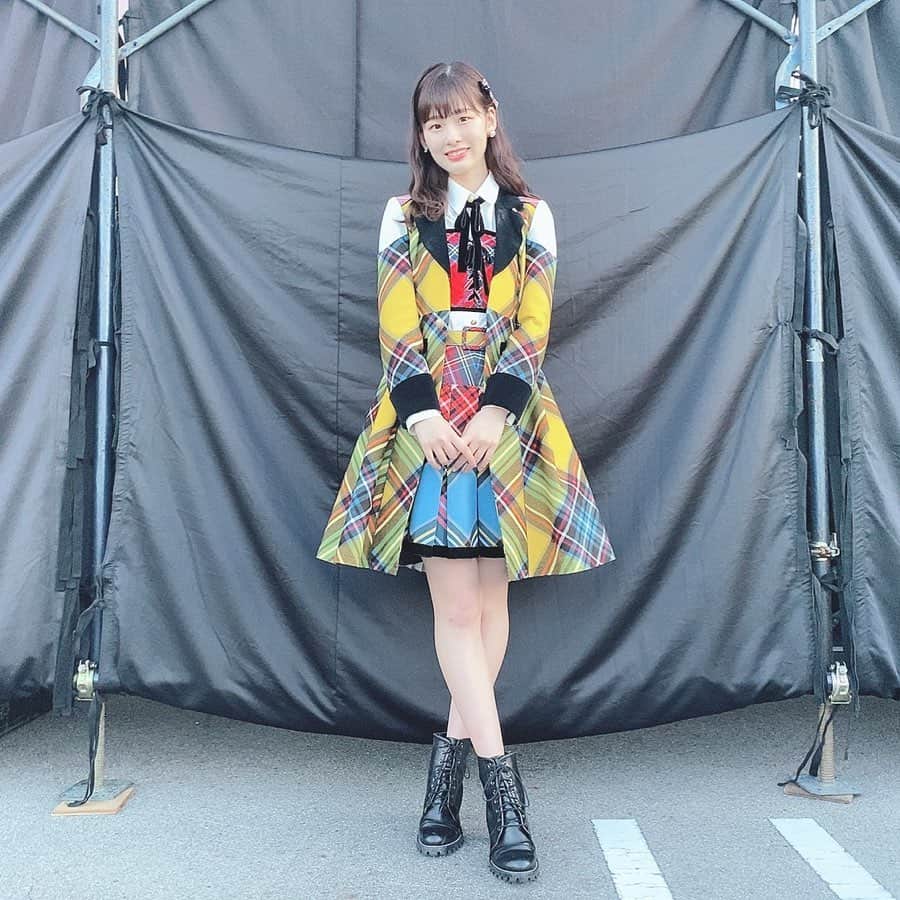 浅井七海さんのインスタグラム写真 - (浅井七海Instagram)「.﻿ ﻿ ﻿ ﻿ 常滑﻿ ﻿ ﻿ 常滑全国握手会﻿ ありがとうございました〜🥰﻿ 最近愛知県行く率高くて﻿ とても嬉しい（＾_＾）﻿ ﻿ ﻿ 今日の衣装はこちら〜！﻿ この衣装もいろんな方の形﻿ お借りしているのですが、﻿ この形の衣装を着るのは久しぶり！❤︎﻿ ﻿ ﻿ #AKB48 #全国握手会 #常滑 #イオンモール常滑﻿ ﻿ ﻿ ﻿」11月2日 19時44分 - naamin48_