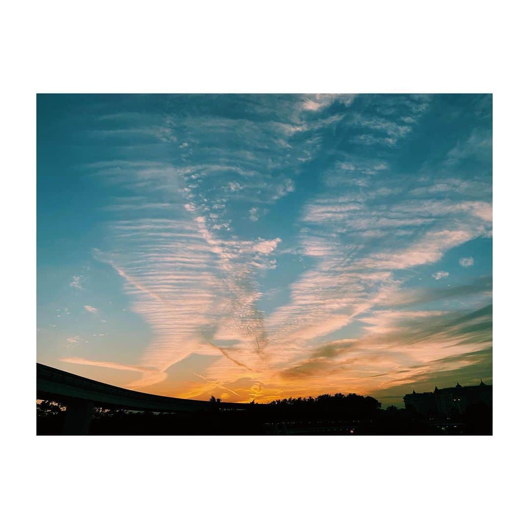 田口司のインスタグラム：「空って二度と同じ空は見れない所がいいよね。  #夕焼け #空 #photography #photooftheday #vsco #japan #tokyo」