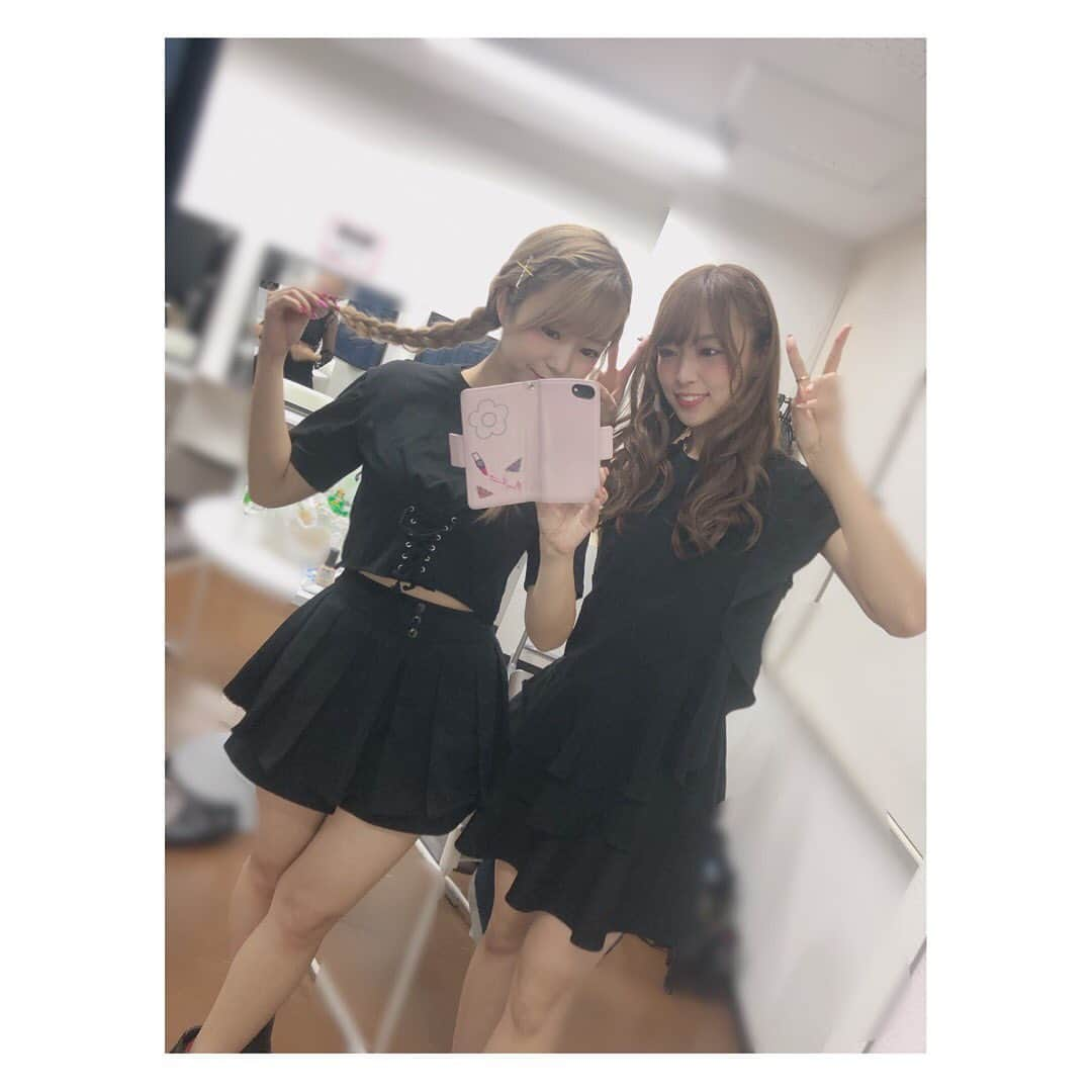 大庭彩歌さんのインスタグラム写真 - (大庭彩歌Instagram)「今日の全身は真っ黒✌︎ ・ 金髪にして黒が好きになった❤︎ ・ んで三つ編みとかしちゃった！」11月2日 19時49分 - ooba__ayaka