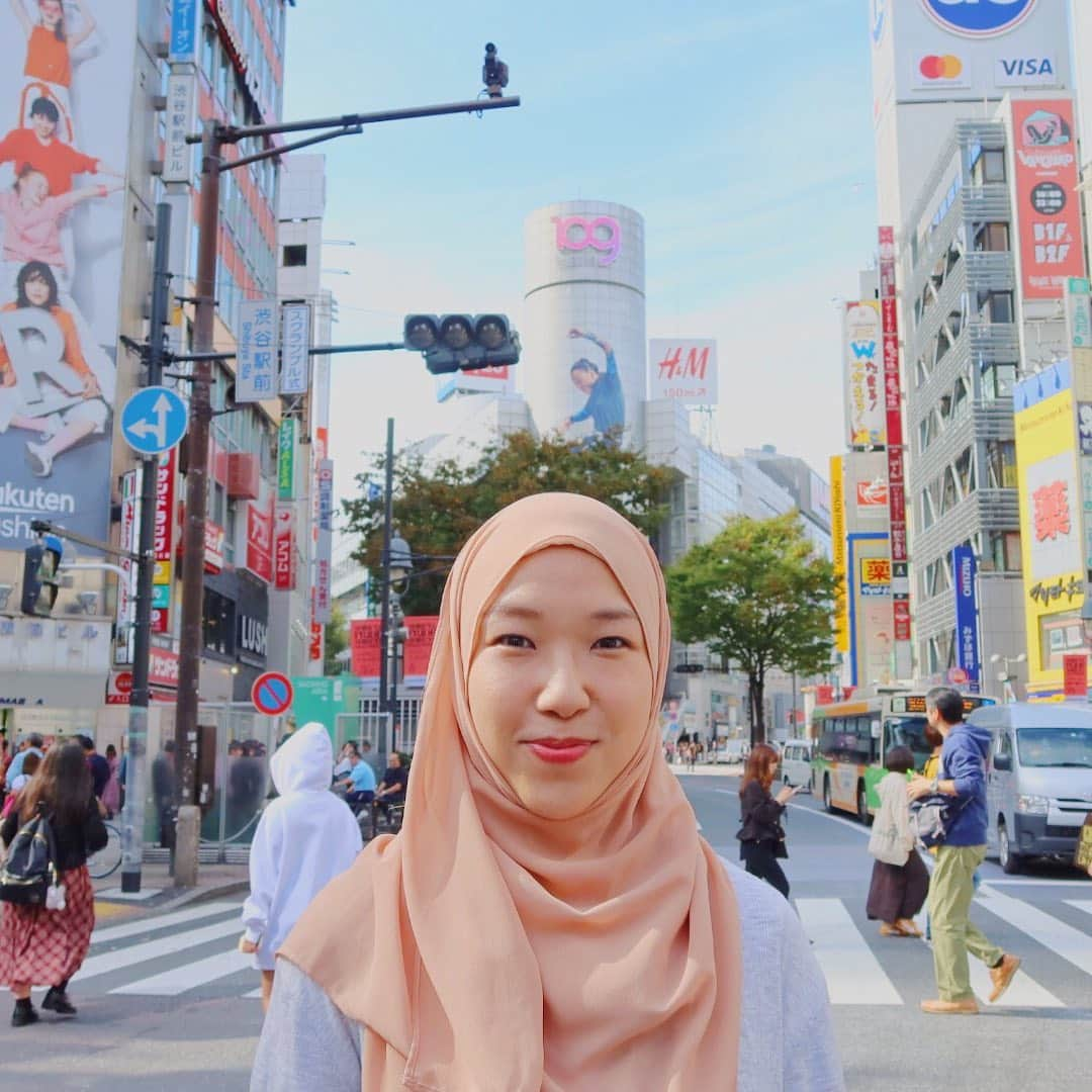 Risa Mizunoのインスタグラム：「I am very excited to announce that I’ve started my YouTube channel❤️ The first video is uploaded and I have more videos to share!  You can go to watch from the link on my profile😊 Please subscribe and let me hear your comment✨ Let's enjoy the journey together!  #japanesemuslim #japanesemuslimah #muslim #muslimah #japanese #japan #tokyo #muslimahtokyo #shibuya #shibuyacrossing #🇯🇵 #youtube」