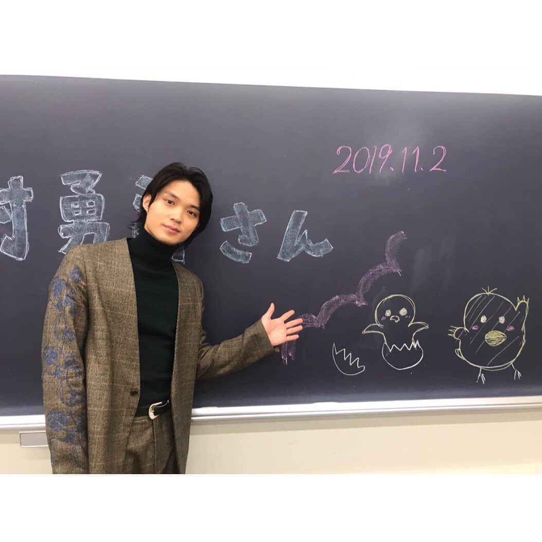 磯村勇斗さんのインスタグラム写真 - (磯村勇斗Instagram)「「立教大学放送研究会」ステージイベントNEOに参加させて頂きました  RBC放送技術研究所の皆さん、そして、お越し下さった皆様ありがとうございます。  楽しかった。 トークイベントではなく、番組に出演している感覚だった。 この日に向けて沢山準備して、来て下さる方を楽しませたい。その思いが伝わって感動した。  若いエネルギーは偉大ですね。  感謝。」11月2日 20時02分 - hayato_isomura